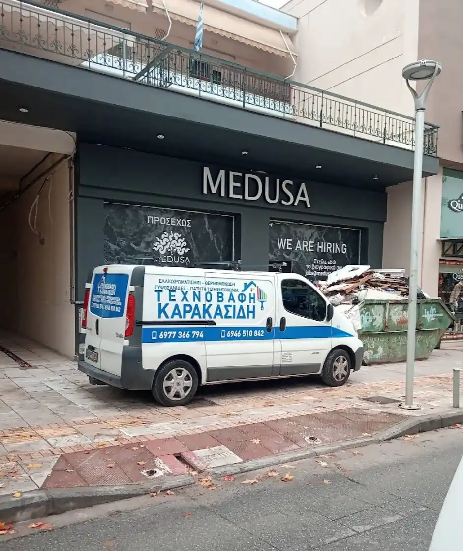 Το όχημα της Τεχνοβαφής Καρακασίδη σε έργο